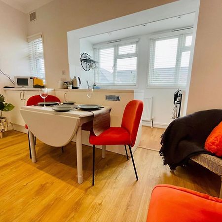סאות'אנד און סי Flat In The Heart Of Leigh On Sea Less Than 2 Miles From The Beach מראה חיצוני תמונה