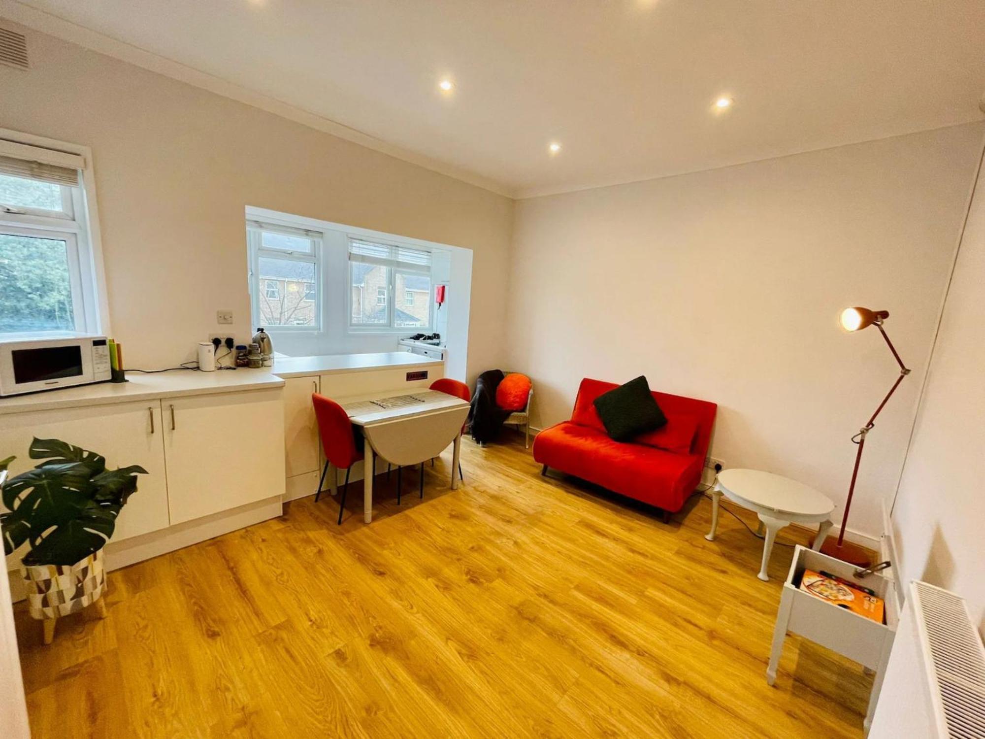 סאות'אנד און סי Flat In The Heart Of Leigh On Sea Less Than 2 Miles From The Beach מראה חיצוני תמונה