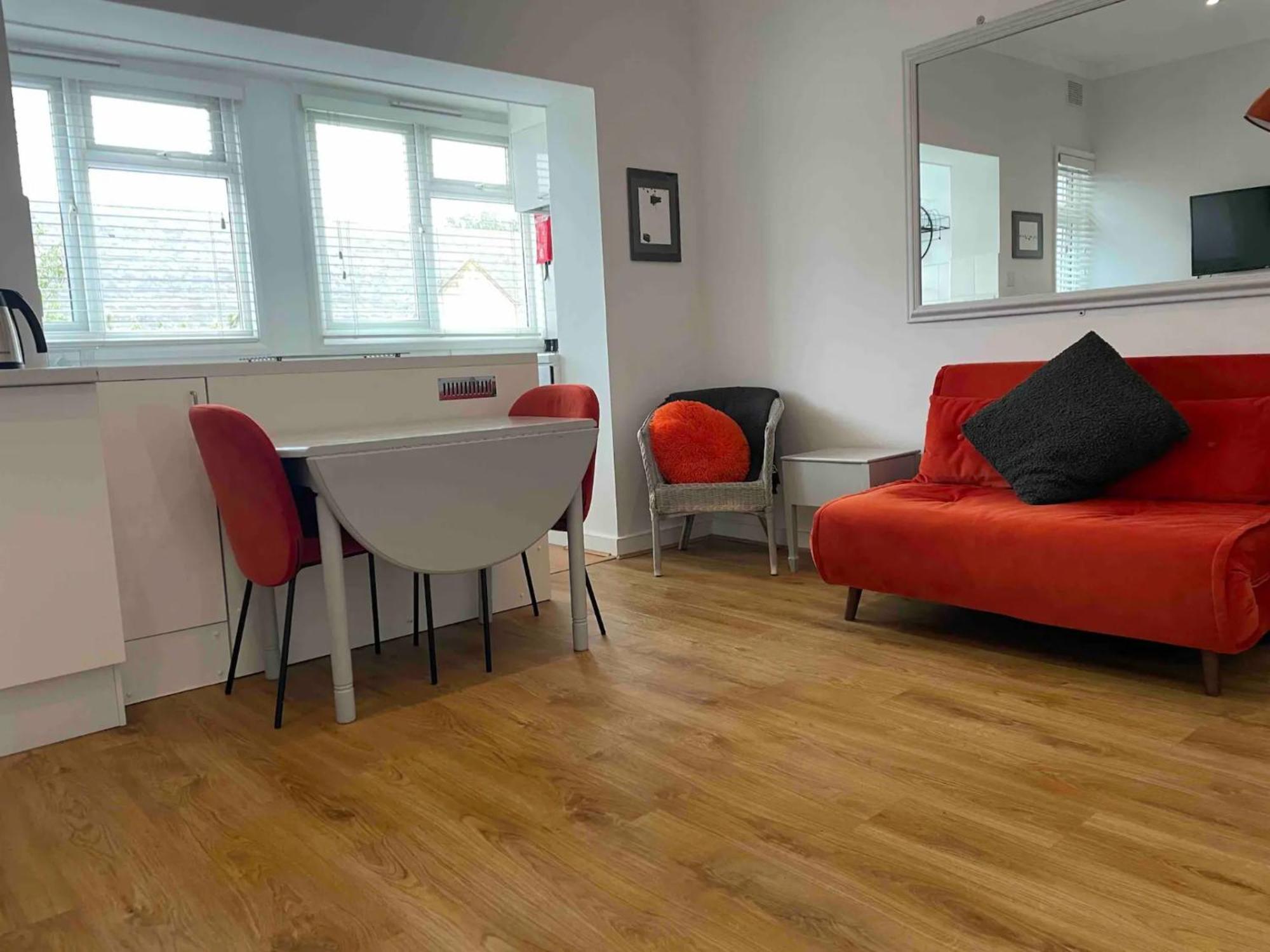 סאות'אנד און סי Flat In The Heart Of Leigh On Sea Less Than 2 Miles From The Beach מראה חיצוני תמונה