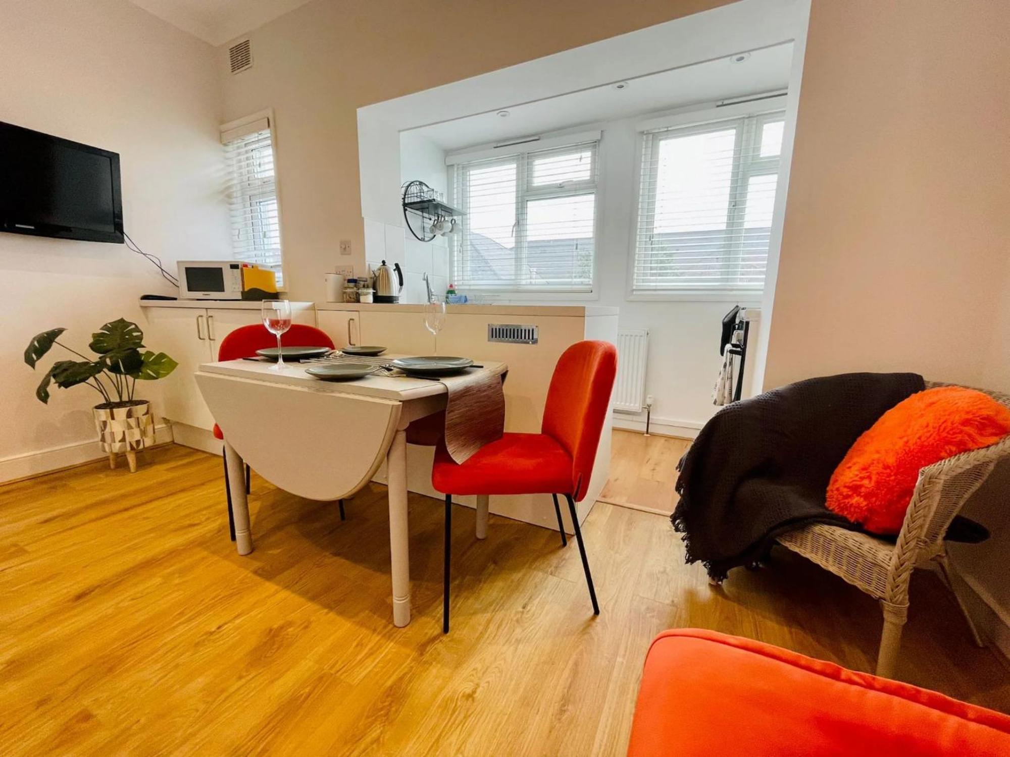 סאות'אנד און סי Flat In The Heart Of Leigh On Sea Less Than 2 Miles From The Beach מראה חיצוני תמונה