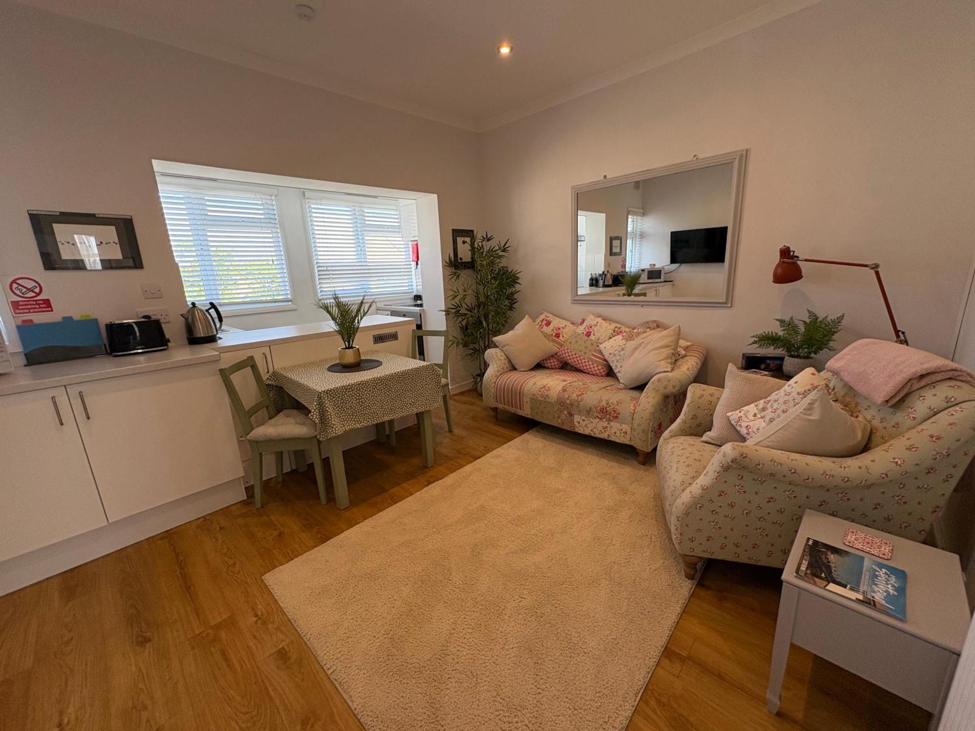סאות'אנד און סי Flat In The Heart Of Leigh On Sea Less Than 2 Miles From The Beach מראה חיצוני תמונה