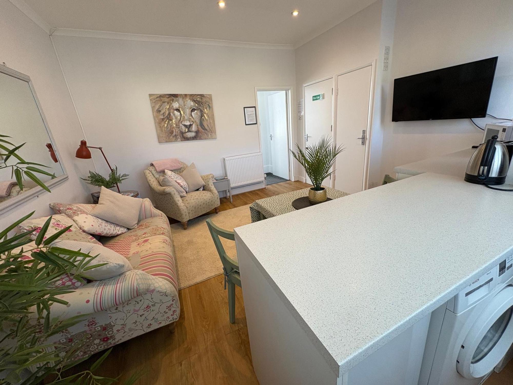 סאות'אנד און סי Flat In The Heart Of Leigh On Sea Less Than 2 Miles From The Beach מראה חיצוני תמונה